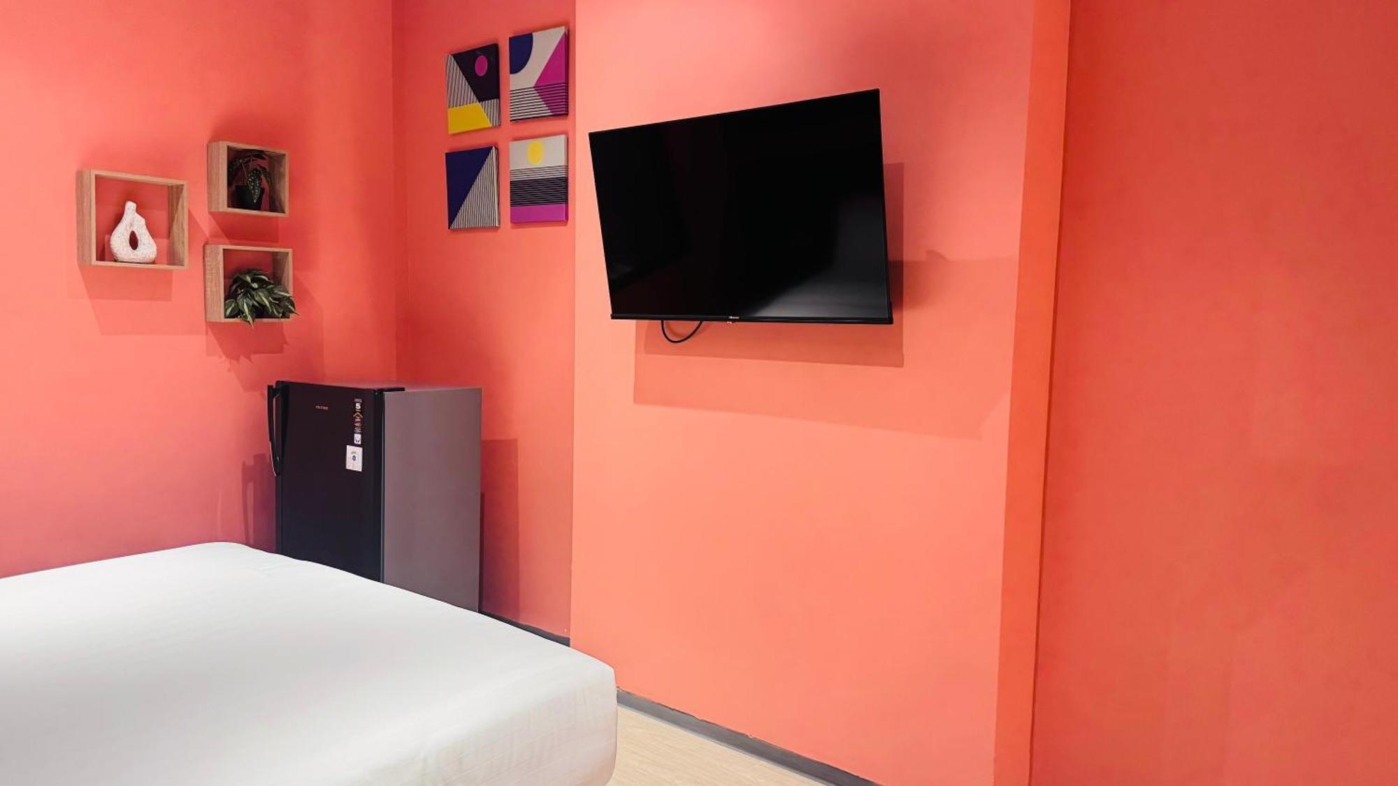 Yellow Bee Resort Cililitan Jakarta Exterior foto